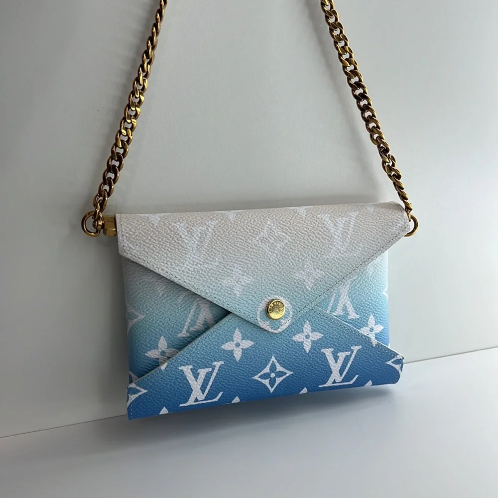 Louis Vuitton - Picture 4 of 5